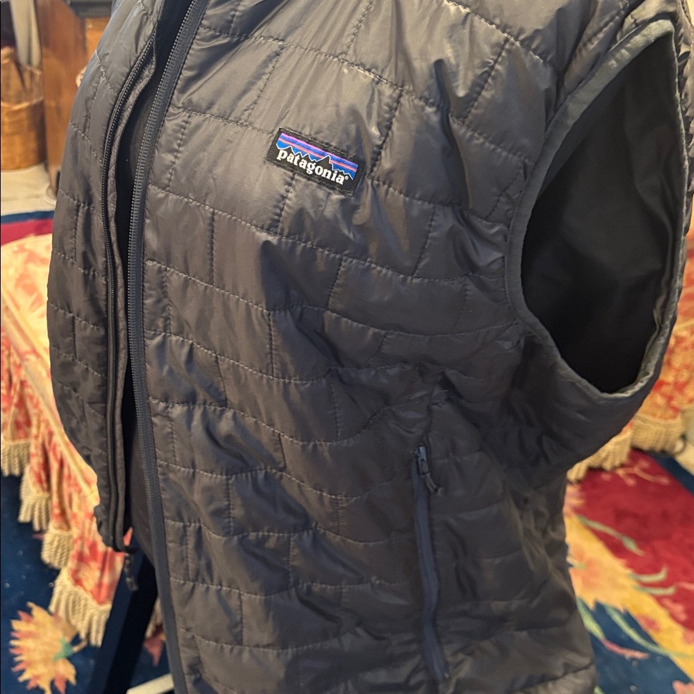 Patagonia Black Quilted Vest - Picture 3 of 5
